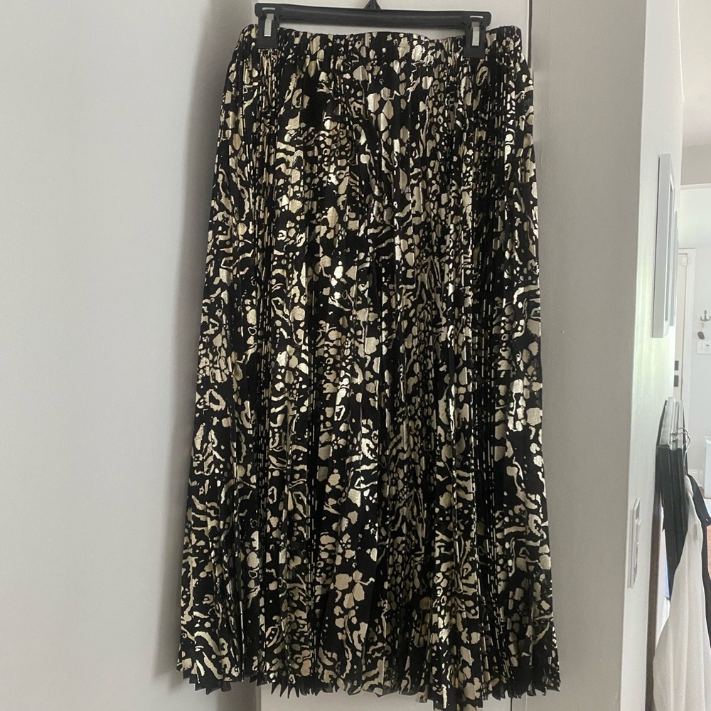 H&M black and gold printed skirt pleated 16